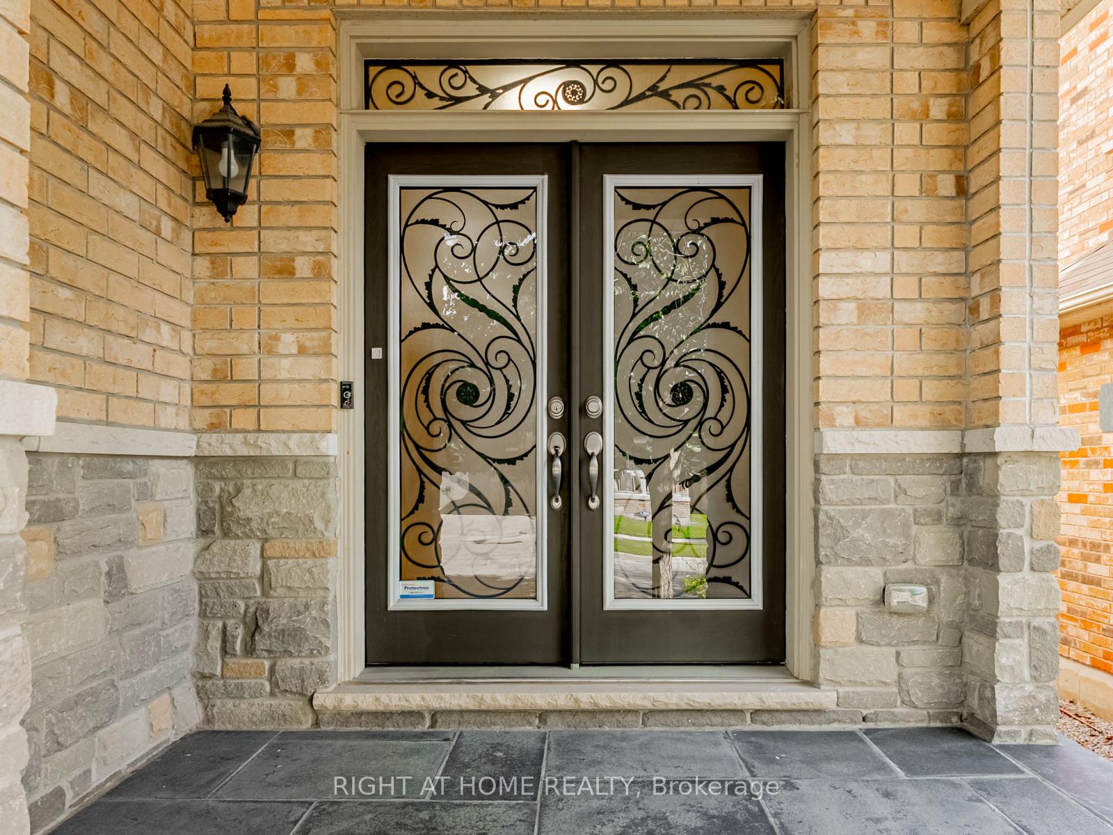 Photo 3 of 7 Mediterranean Crescent, Brampton, Bram West — HOMEH