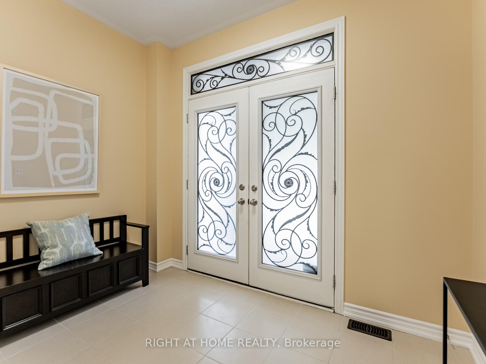Photo 6 of 7 Mediterranean Crescent, Brampton, Bram West — HOMEH