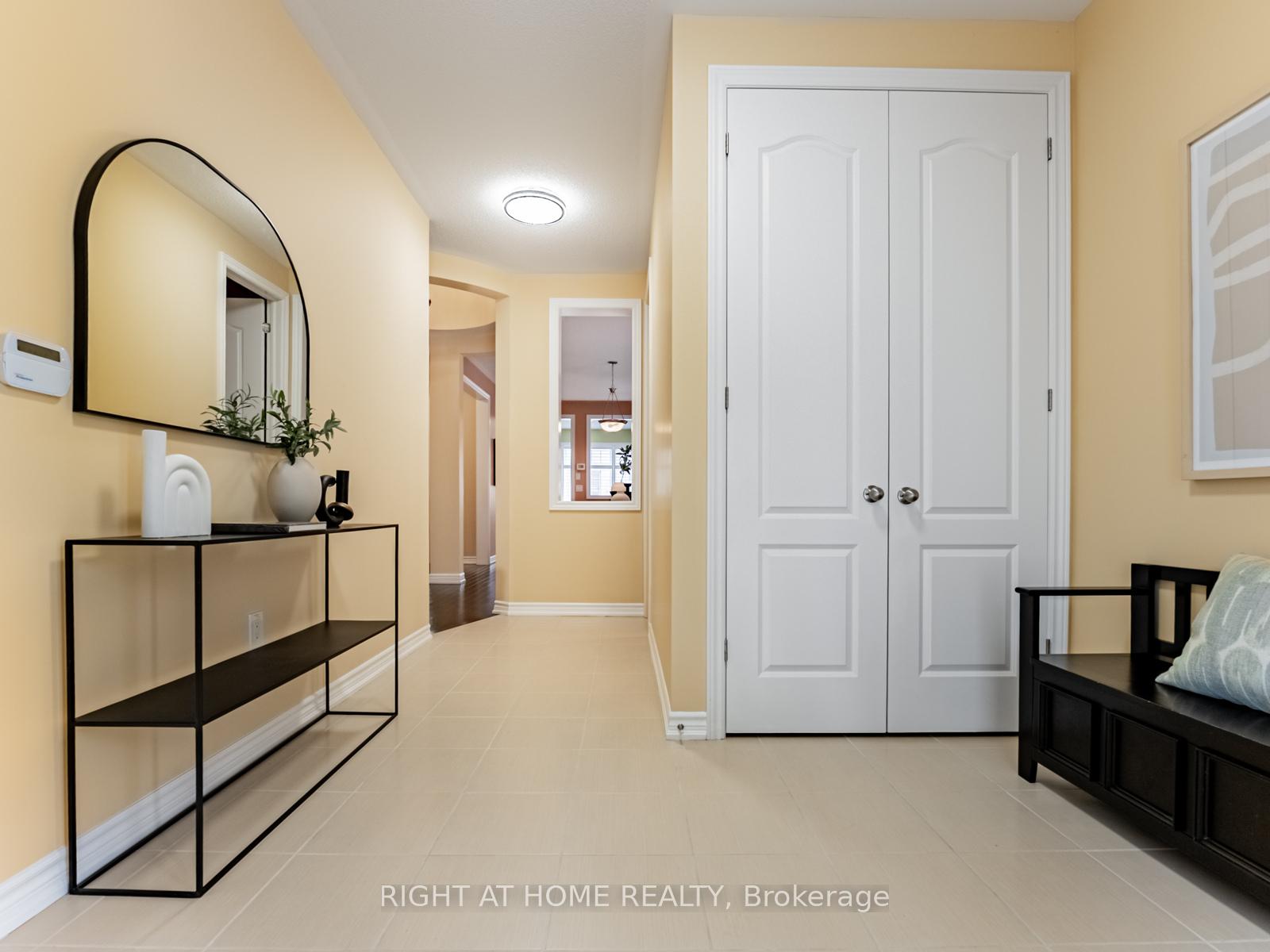 Photo 5 of 7 Mediterranean Crescent, Brampton, Bram West — HOMEH