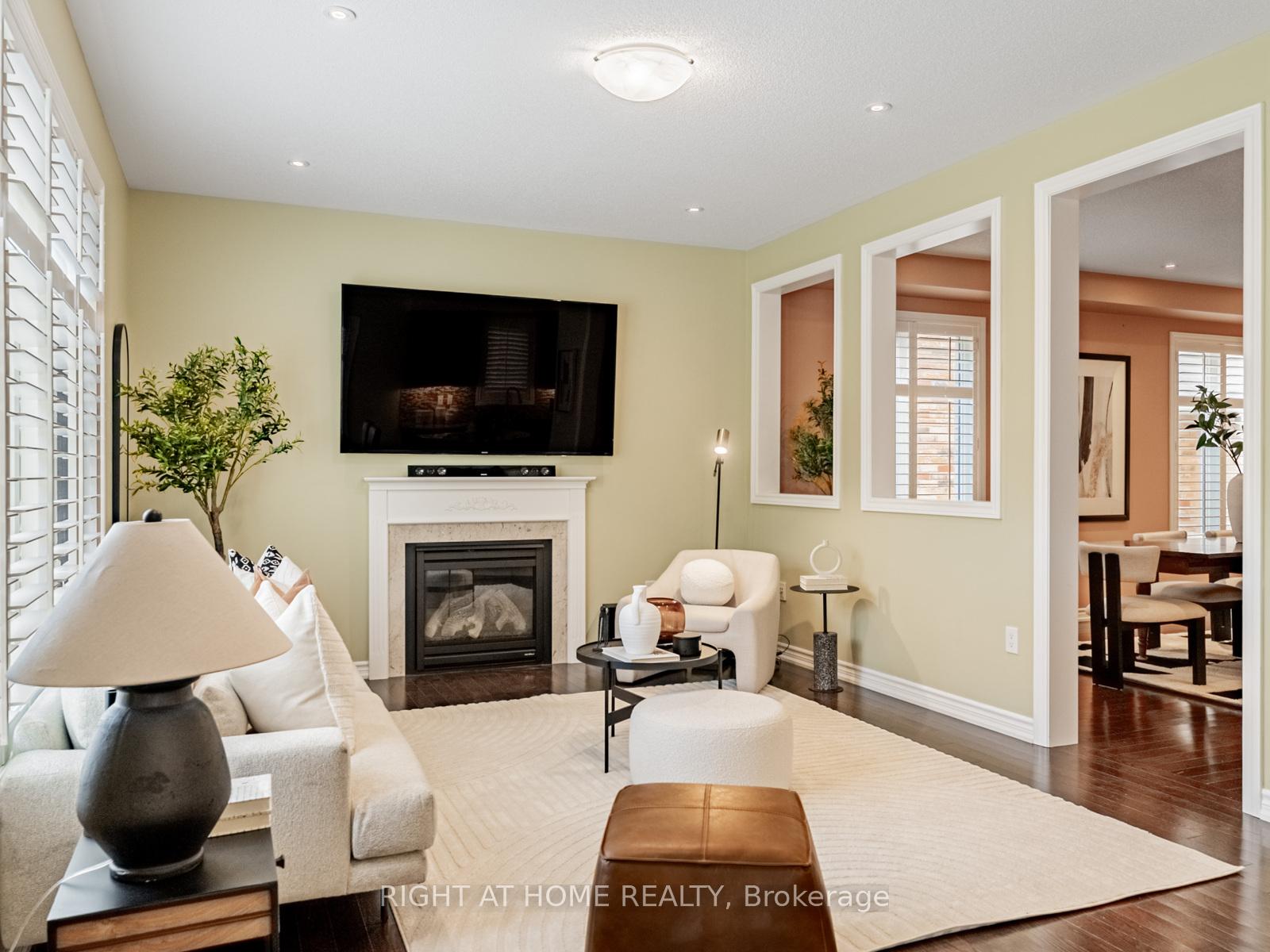 Photo 9 of 7 Mediterranean Crescent, Brampton, Bram West — HOMEH