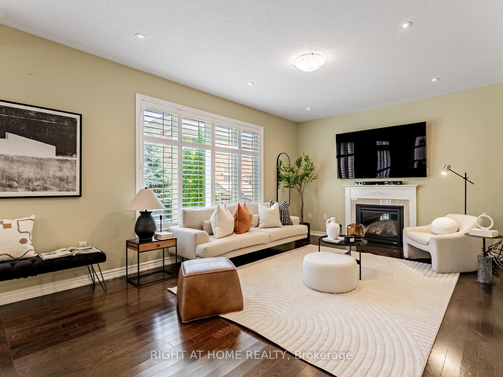 Photo 14 of 7 Mediterranean Crescent, Brampton, Bram West — HOMEH