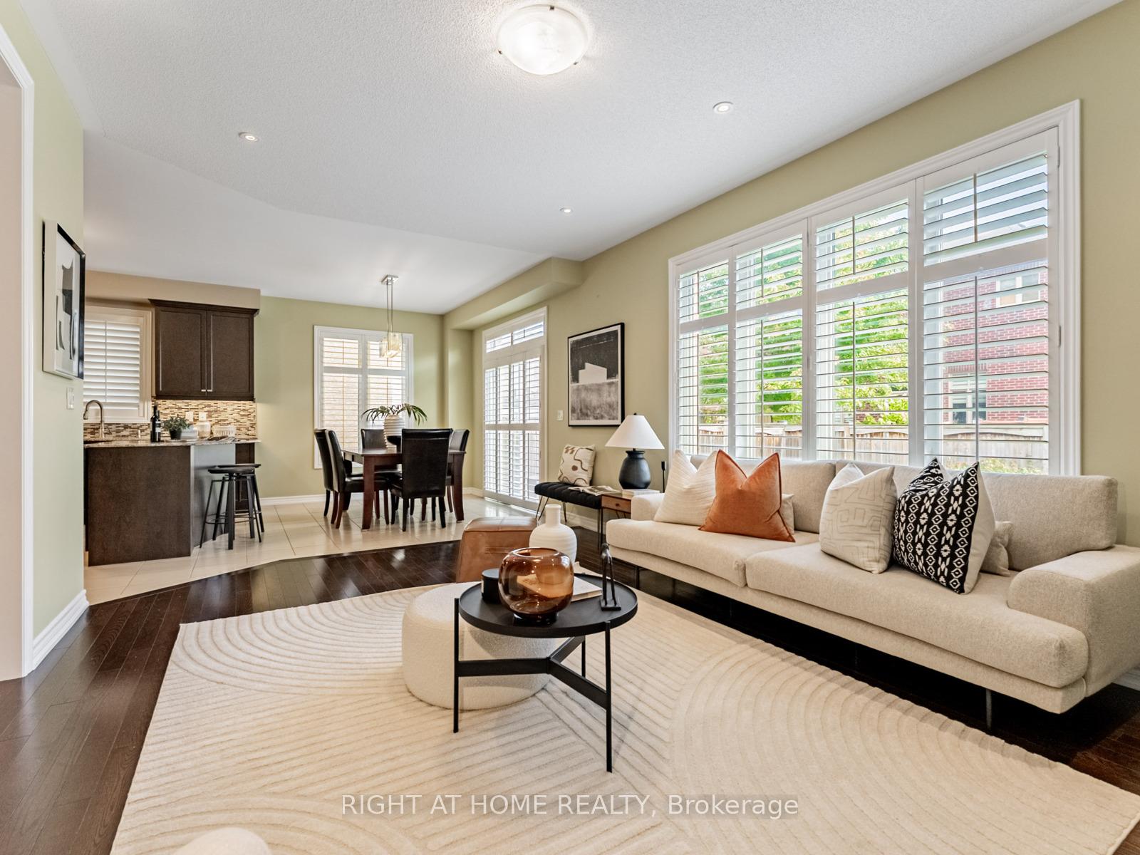 Photo 11 of 7 Mediterranean Crescent, Brampton, Bram West — HOMEH
