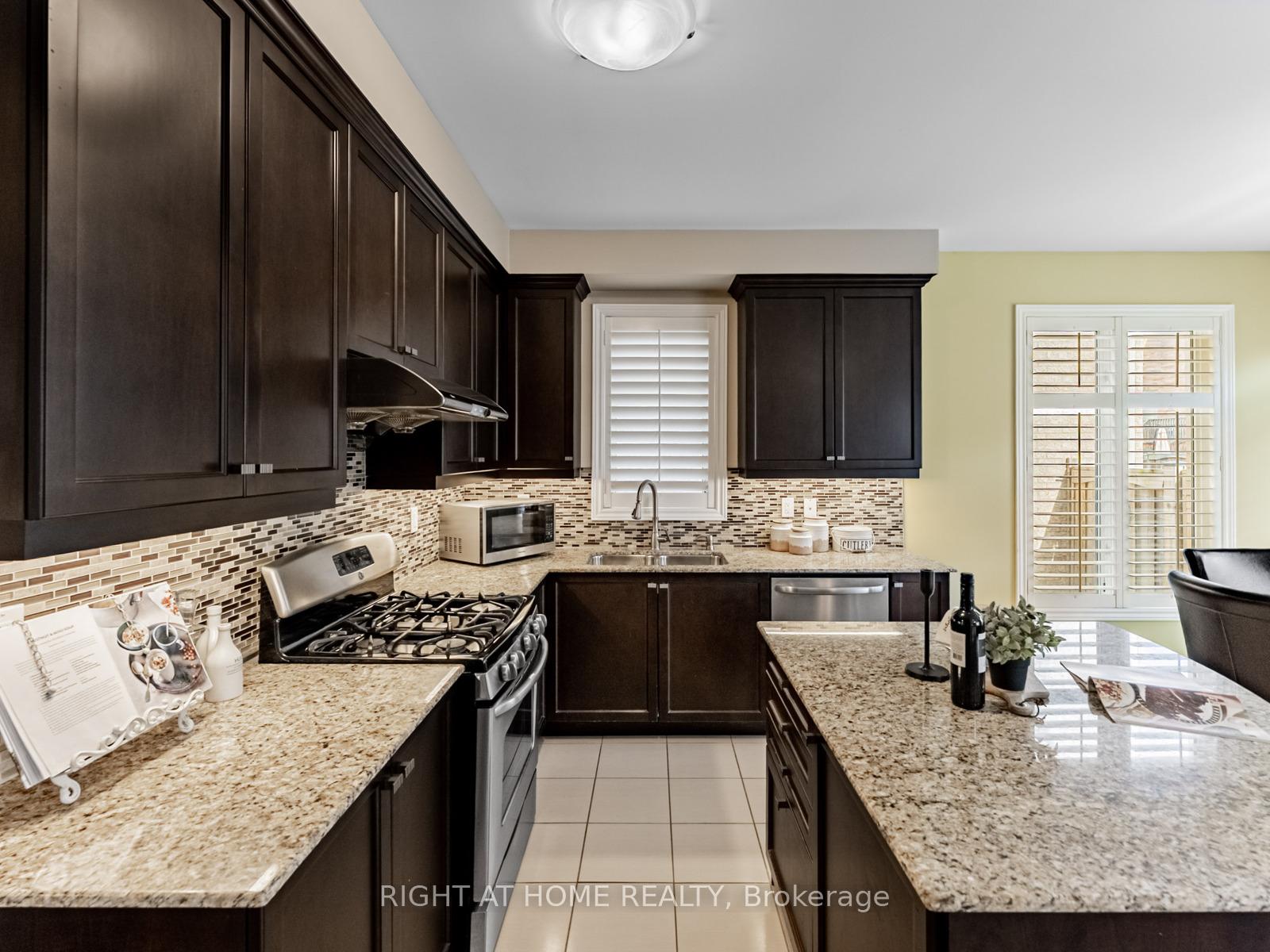 Photo 16 of 7 Mediterranean Crescent, Brampton, Bram West — HOMEH
