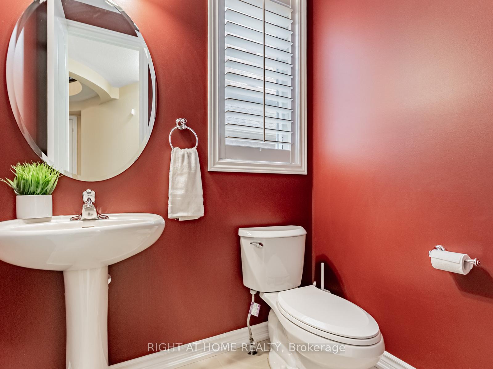 Photo 18 of 7 Mediterranean Crescent, Brampton, Bram West — HOMEH