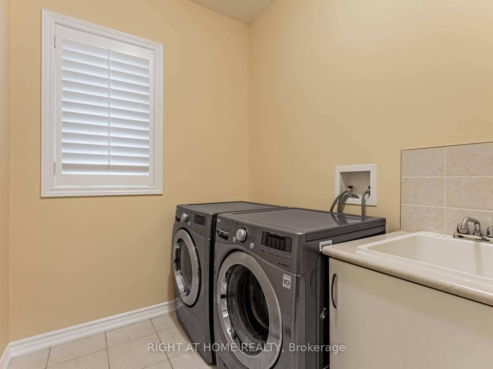 Photo 21 of 7 Mediterranean Crescent, Brampton, Bram West — HOMEH