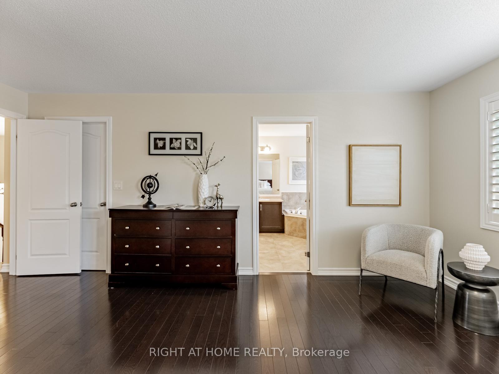 Photo 23 of 7 Mediterranean Crescent, Brampton, Bram West — HOMEH