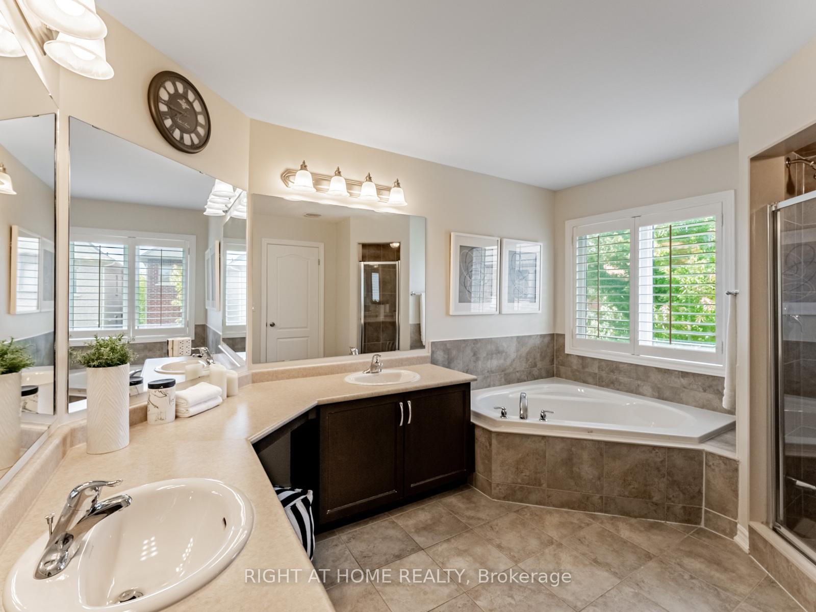 Photo 25 of 7 Mediterranean Crescent, Brampton, Bram West — HOMEH