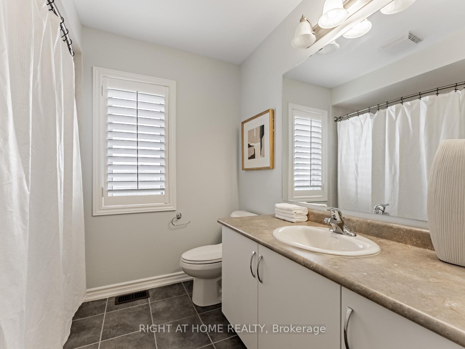 Photo 36 of 7 Mediterranean Crescent, Brampton, Bram West — HOMEH