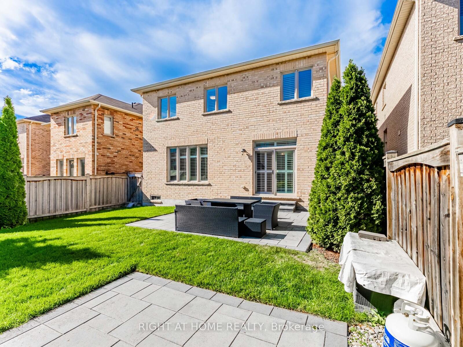 Photo 40 of 7 Mediterranean Crescent, Brampton, Bram West — HOMEH