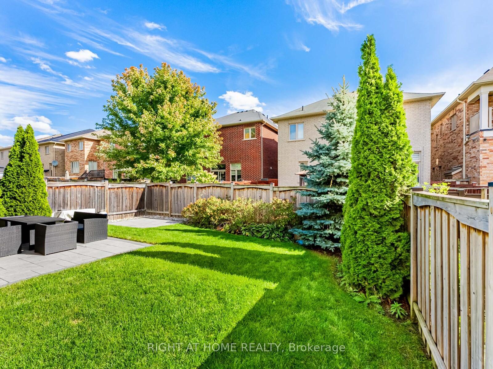 Photo 37 of 7 Mediterranean Crescent, Brampton, Bram West — HOMEH
