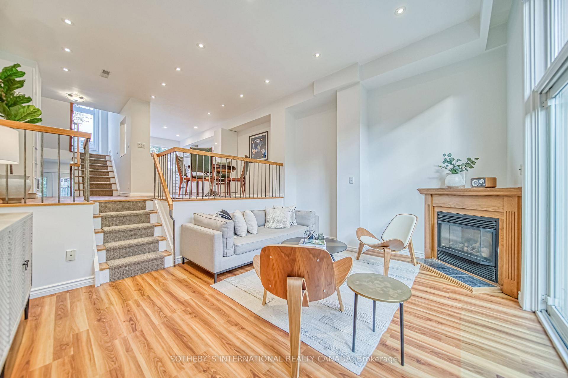 Front of Unit 5, 155 Woodbine Avenue