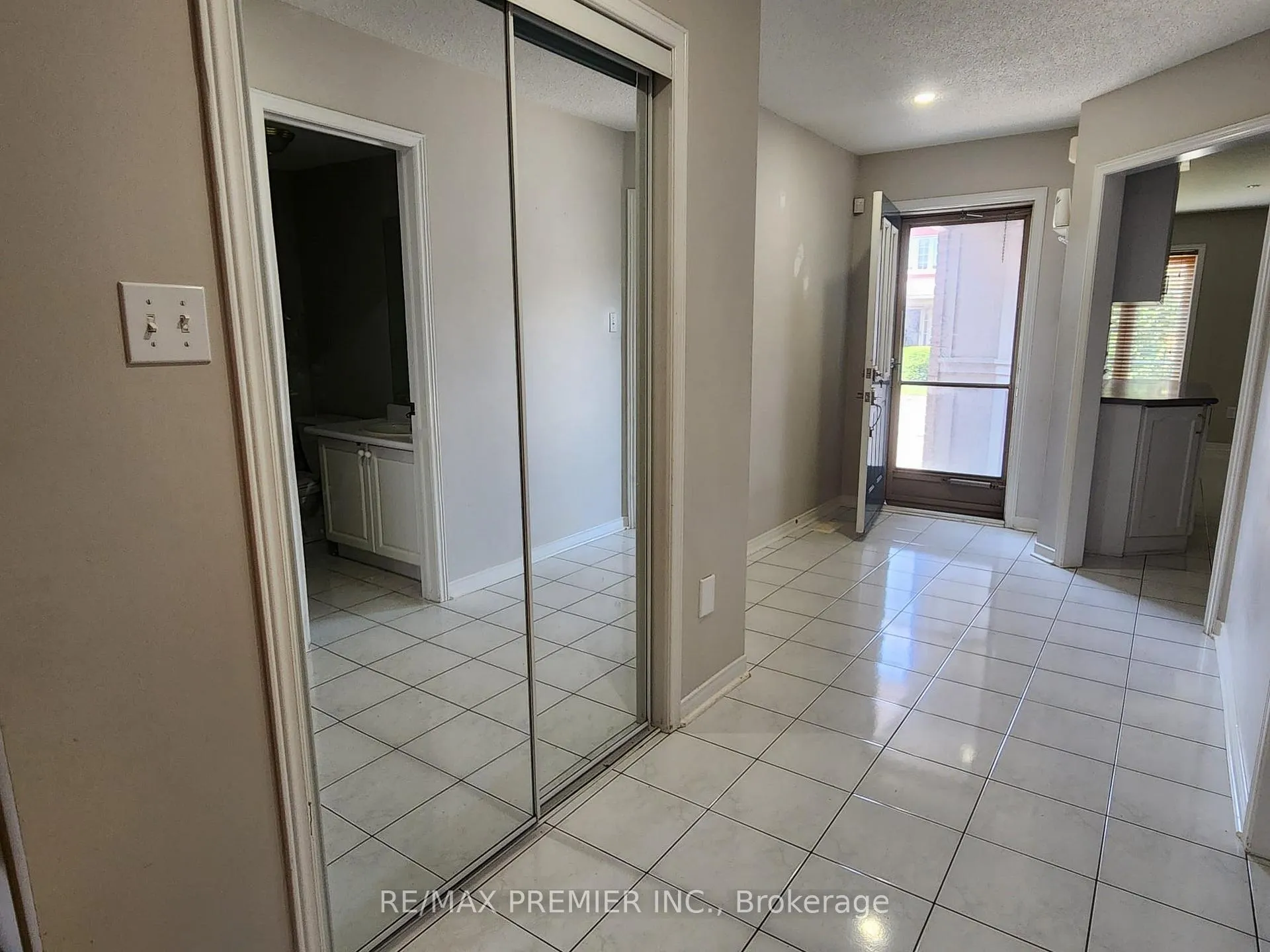 Photo 2 of Unit 46, 58 Louana Crescent, Vaughan, East Woodbridge — HOMEH