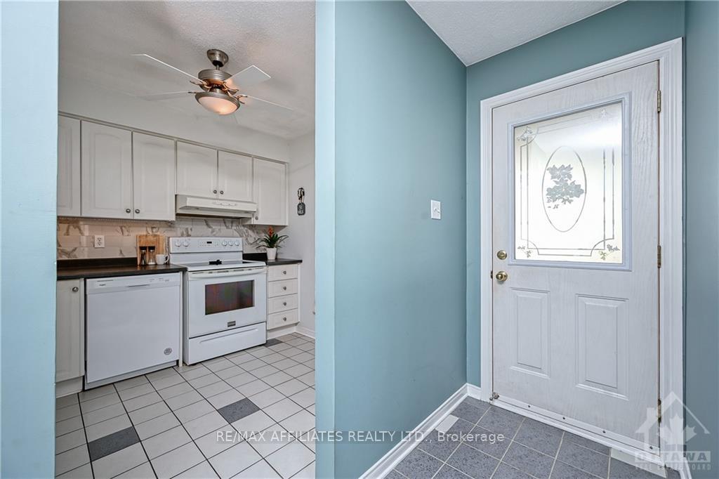 Photo 2 of 1773 Stonehenge Crescent, Ottawa, Pineview — HOMEH