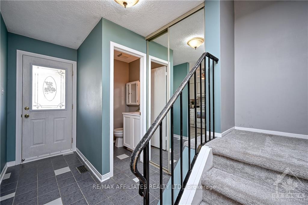 Photo 4 of 1773 Stonehenge Crescent, Ottawa, Pineview — HOMEH