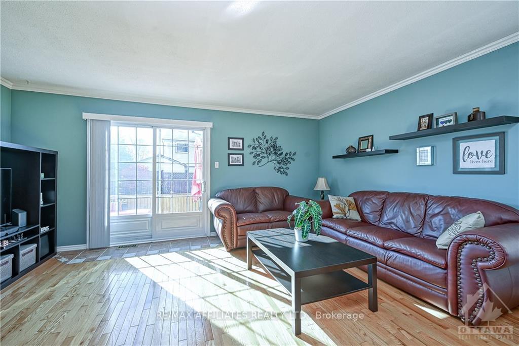 Photo 9 of 1773 Stonehenge Crescent, Ottawa, Pineview — HOMEH