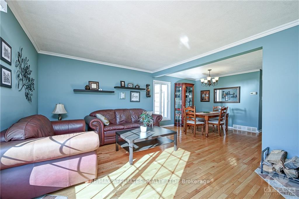 Photo 8 of 1773 Stonehenge Crescent, Ottawa, Pineview — HOMEH