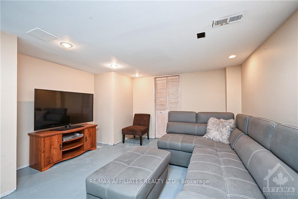 Photo 23 of 1773 Stonehenge Crescent, Ottawa, Pineview — HOMEH