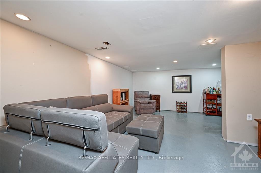 Photo 25 of 1773 Stonehenge Crescent, Ottawa, Pineview — HOMEH