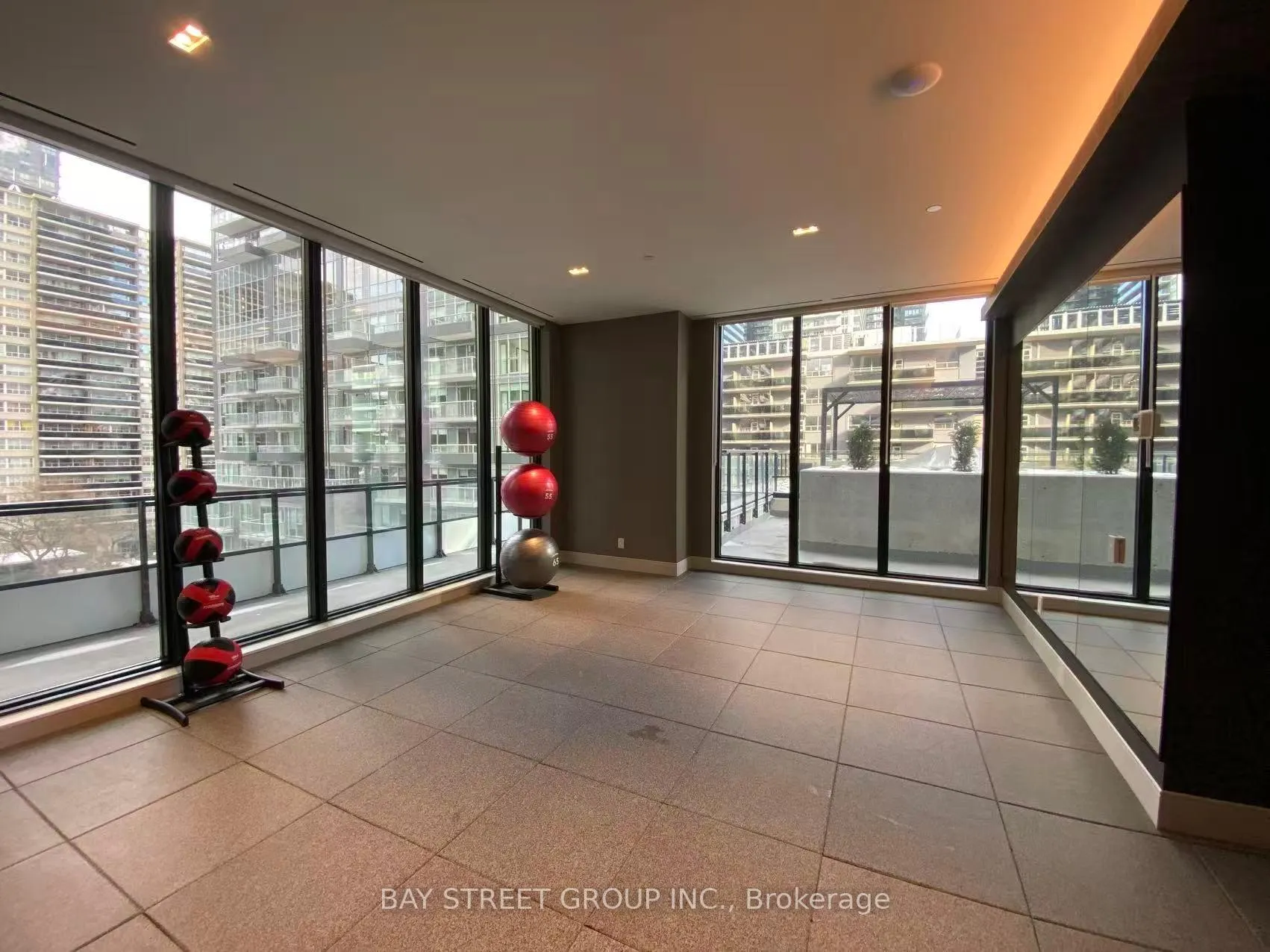 Photo 1 of Unit 1512, 65 Broadway Avenue, Toronto, Mount Pleasant West — HOMEH
