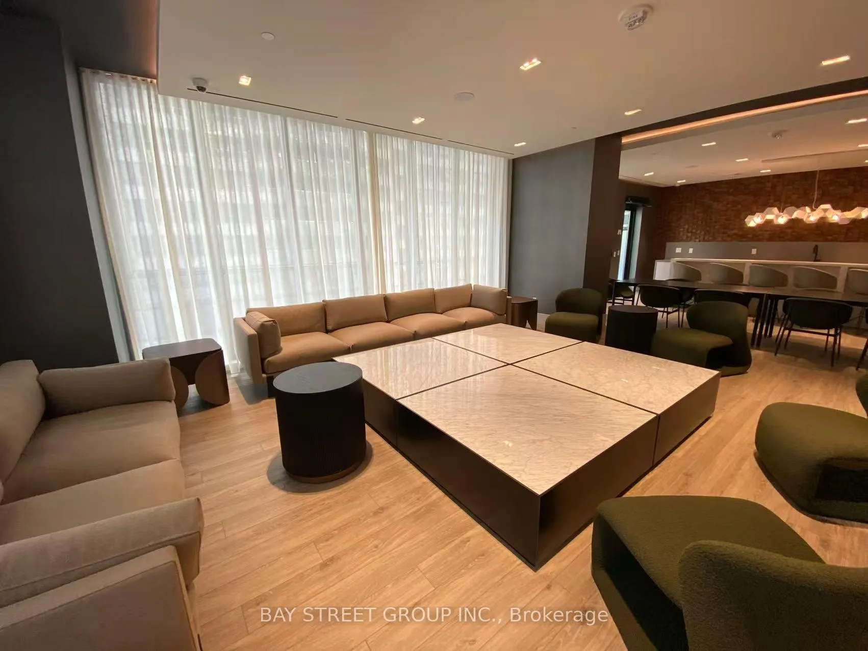 Photo 4 of Unit 1512, 65 Broadway Avenue, Toronto, Mount Pleasant West — HOMEH