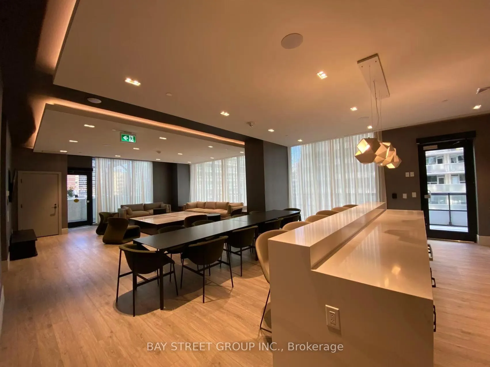 Photo 7 of Unit 1512, 65 Broadway Avenue, Toronto, Mount Pleasant West — HOMEH