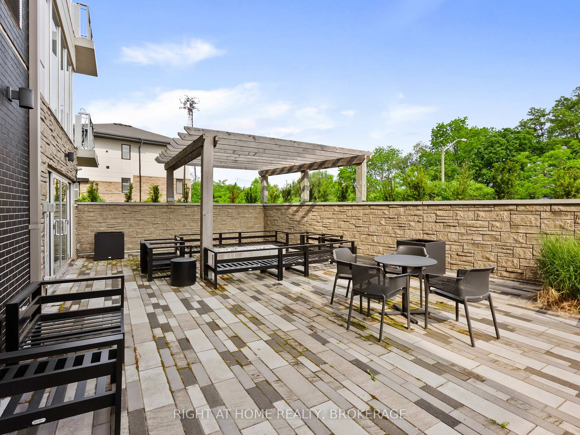 Photo 37 of Unit 503, 16 Markle Crescent, Hamilton, Ancaster — HOMEH