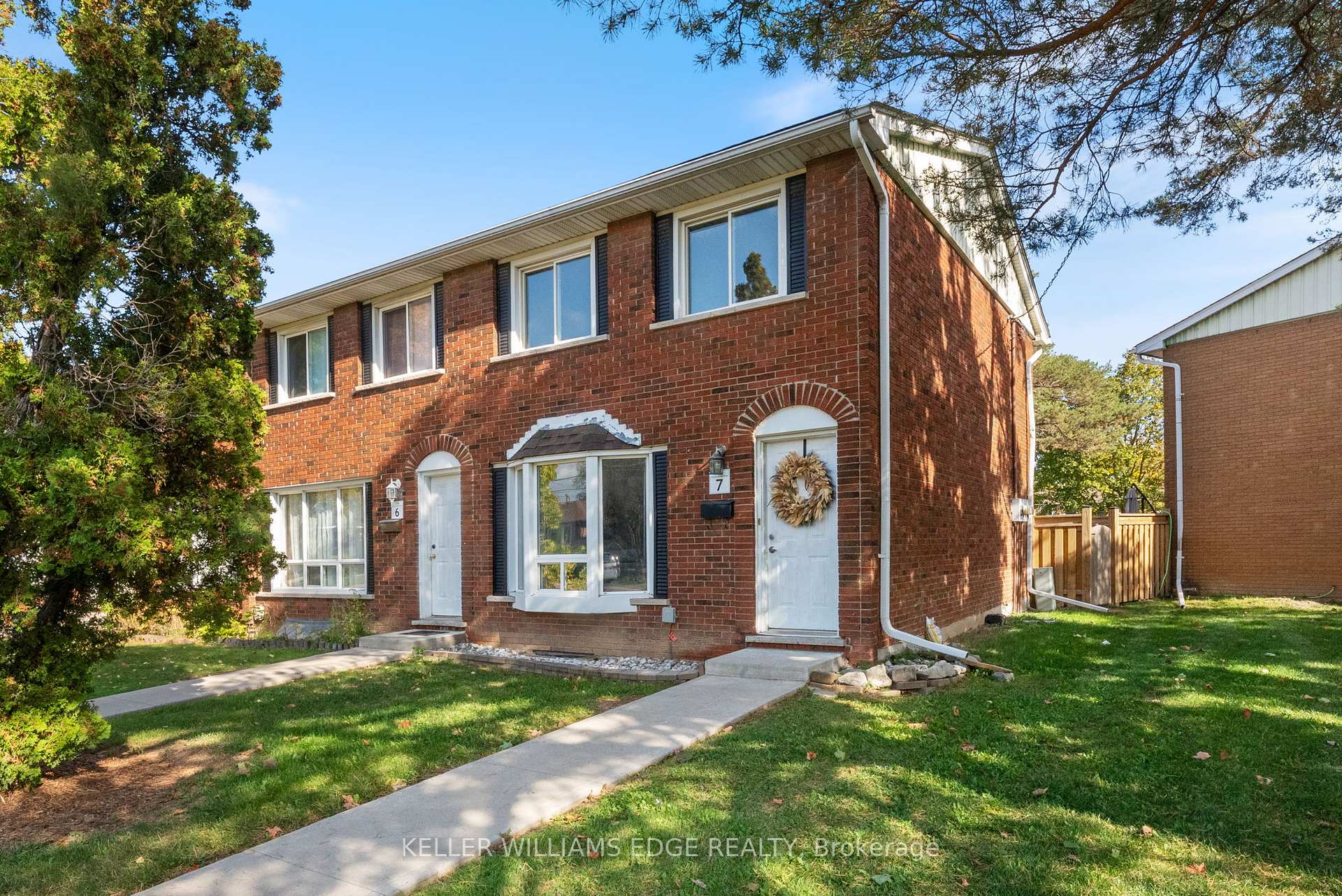 Photo 1 of Unit 7, 2700 Barton Street E, Hamilton, Riverdale — HOMEH