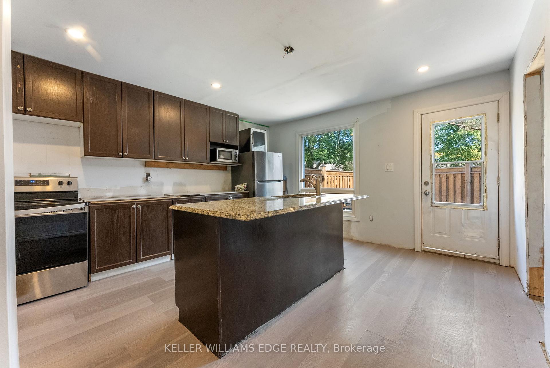 Photo 11 of Unit 7, 2700 Barton Street E, Hamilton, Riverdale — HOMEH