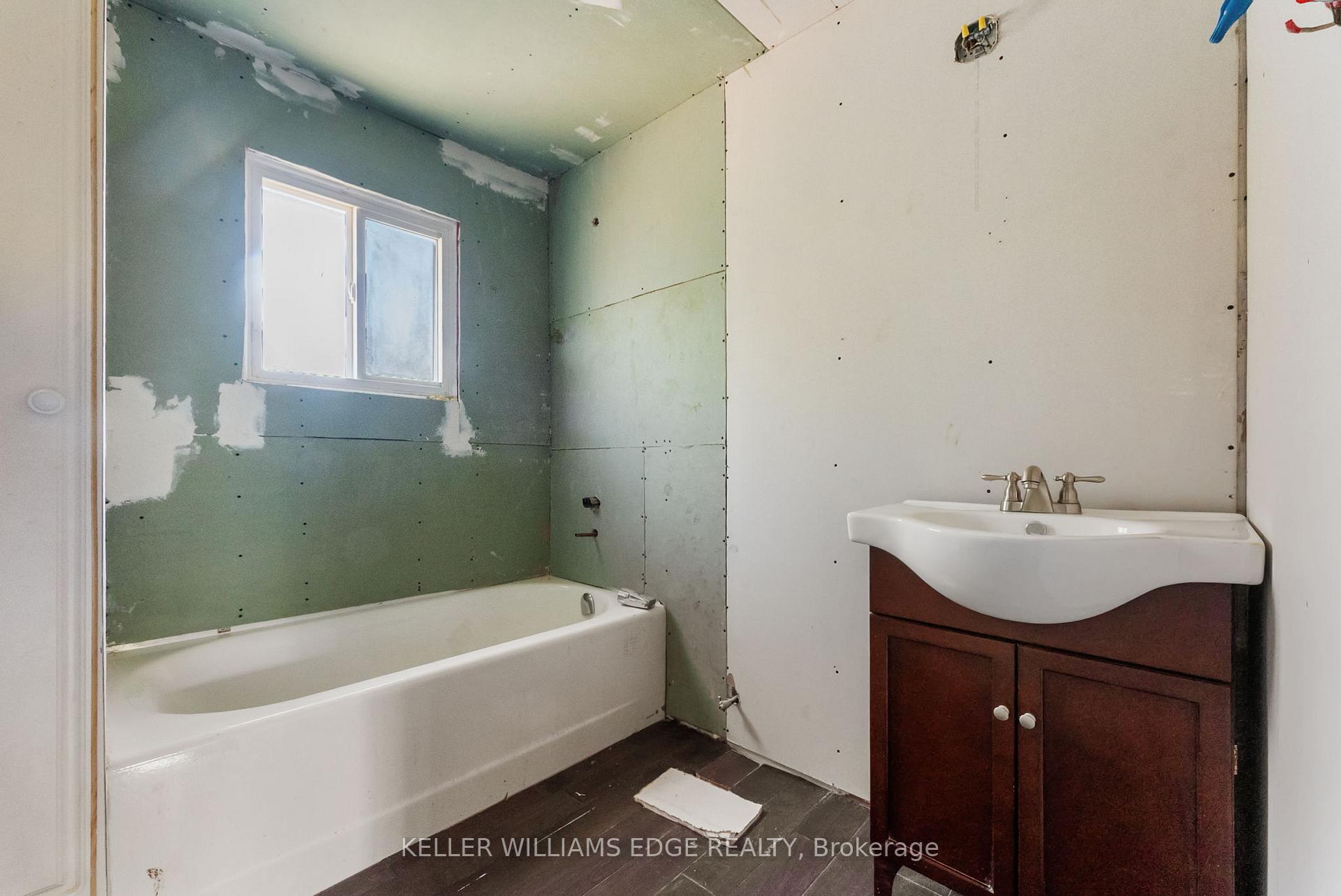 Photo 18 of Unit 7, 2700 Barton Street E, Hamilton, Riverdale — HOMEH