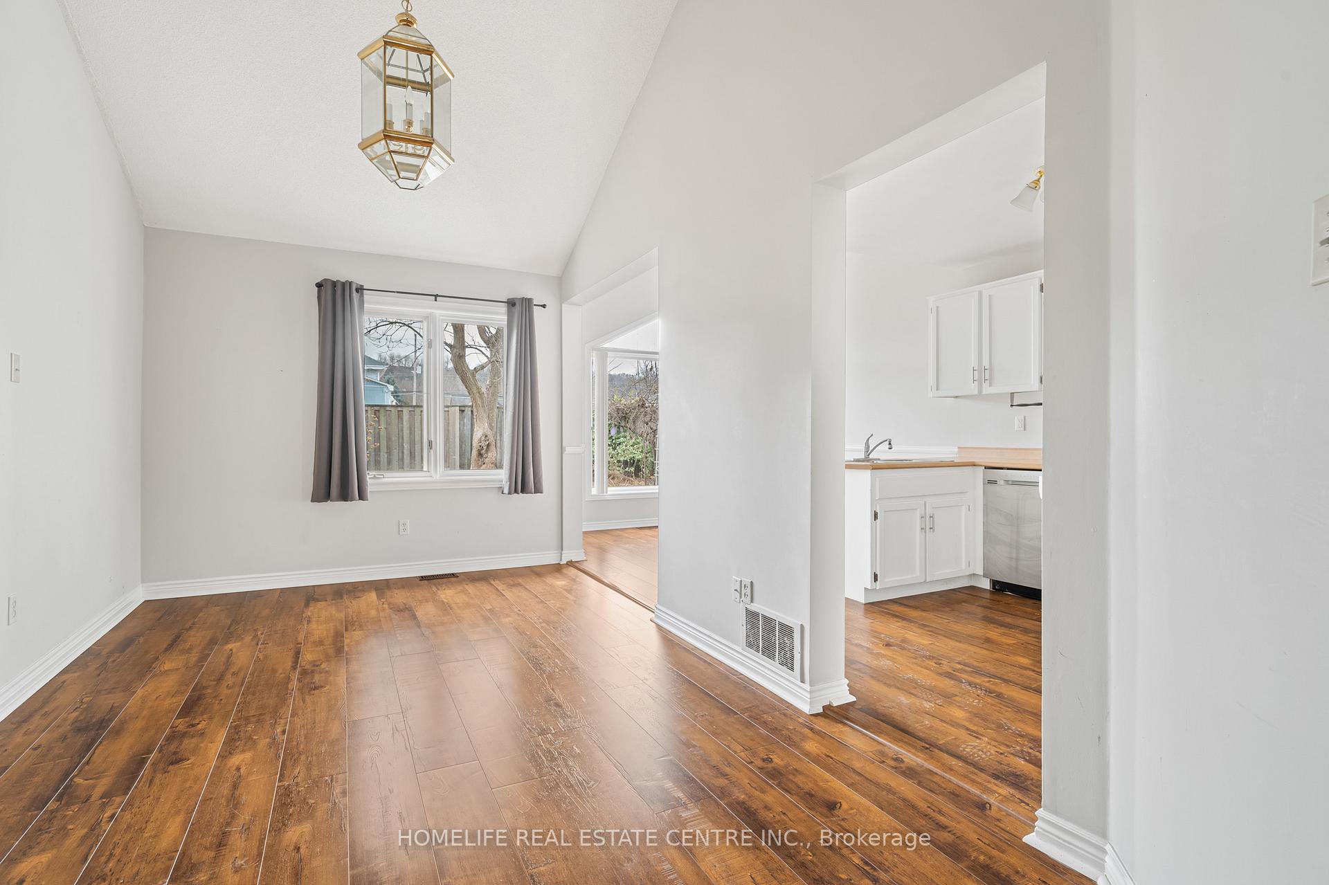 Photo 11 of 9 Wentworth Drive, Grimsby, Grimsby East — HOMEH
