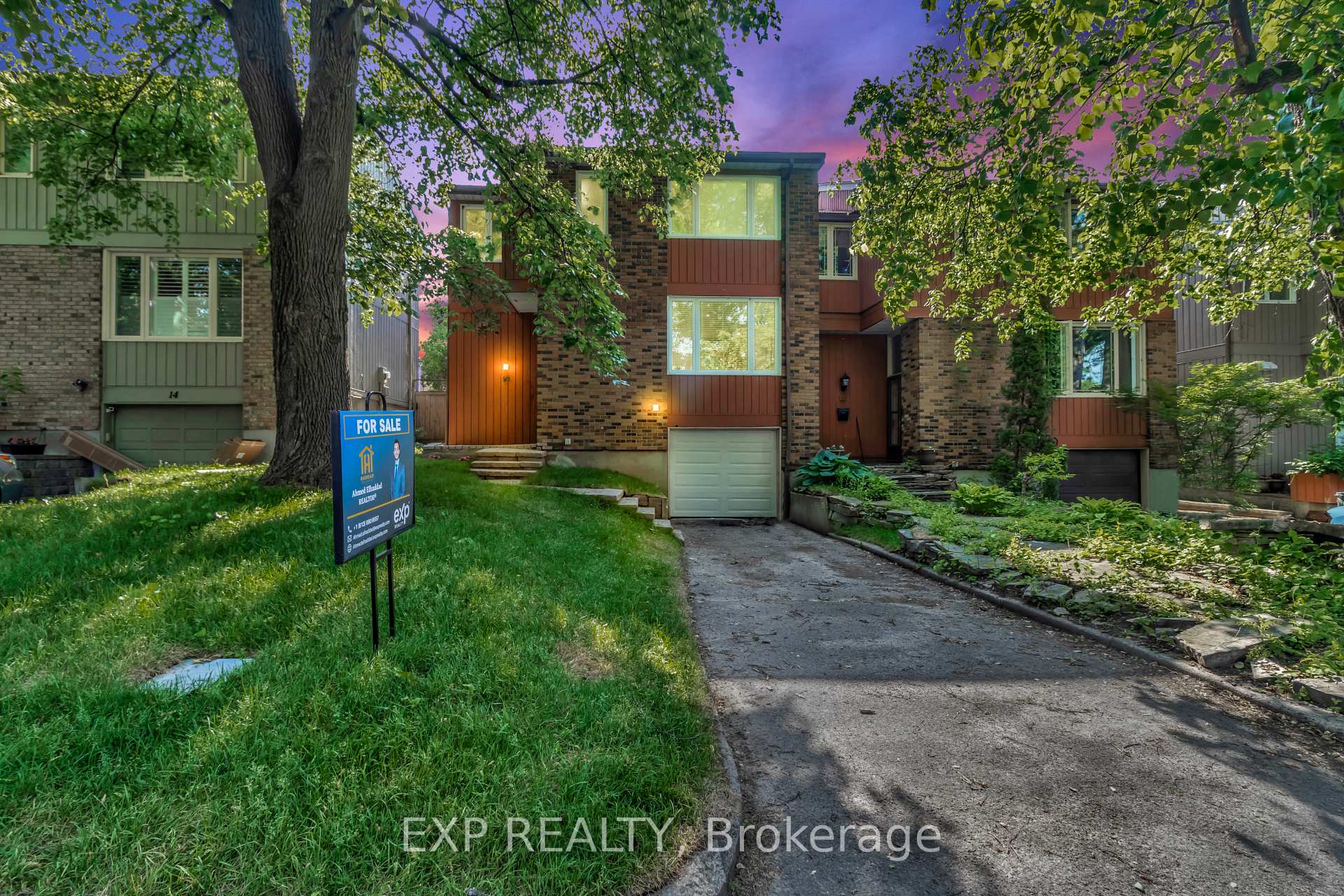 Front of 12 Bayside Private