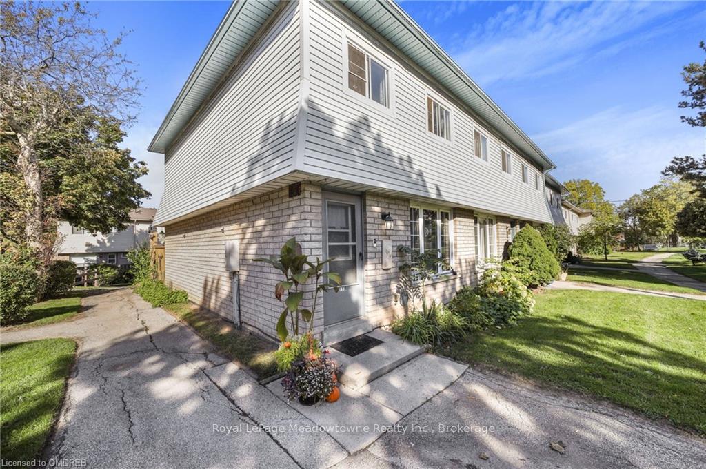 Photo 4 of Unit 11, 1110 Garth Street, Hamilton, Rolston — HOMEH