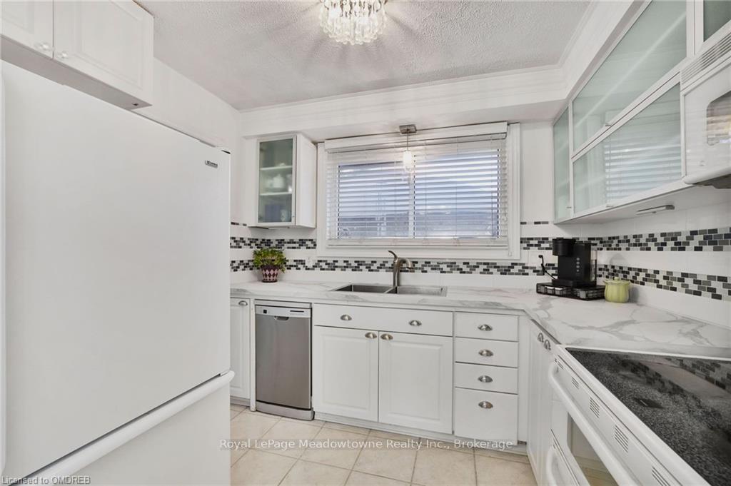 Photo 14 of Unit 11, 1110 Garth Street, Hamilton, Rolston — HOMEH