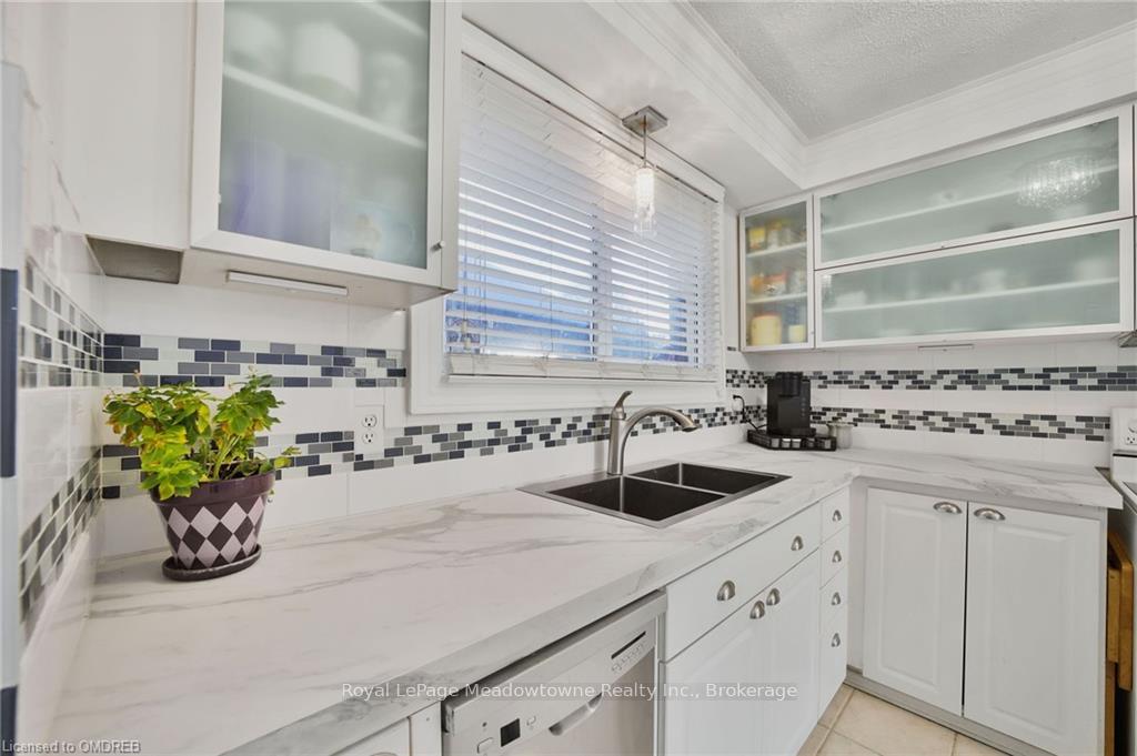 Photo 16 of Unit 11, 1110 Garth Street, Hamilton, Rolston — HOMEH