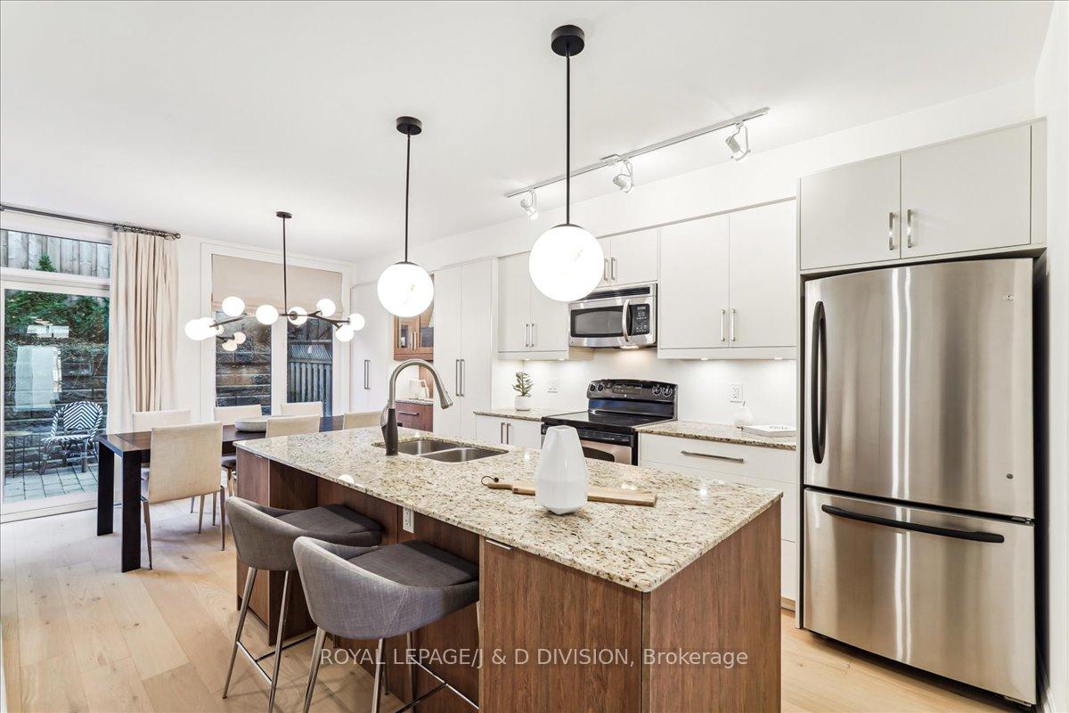 Photo 5 of 365B Roehampton Avenue, Toronto, Mount Pleasant East — HOMEH