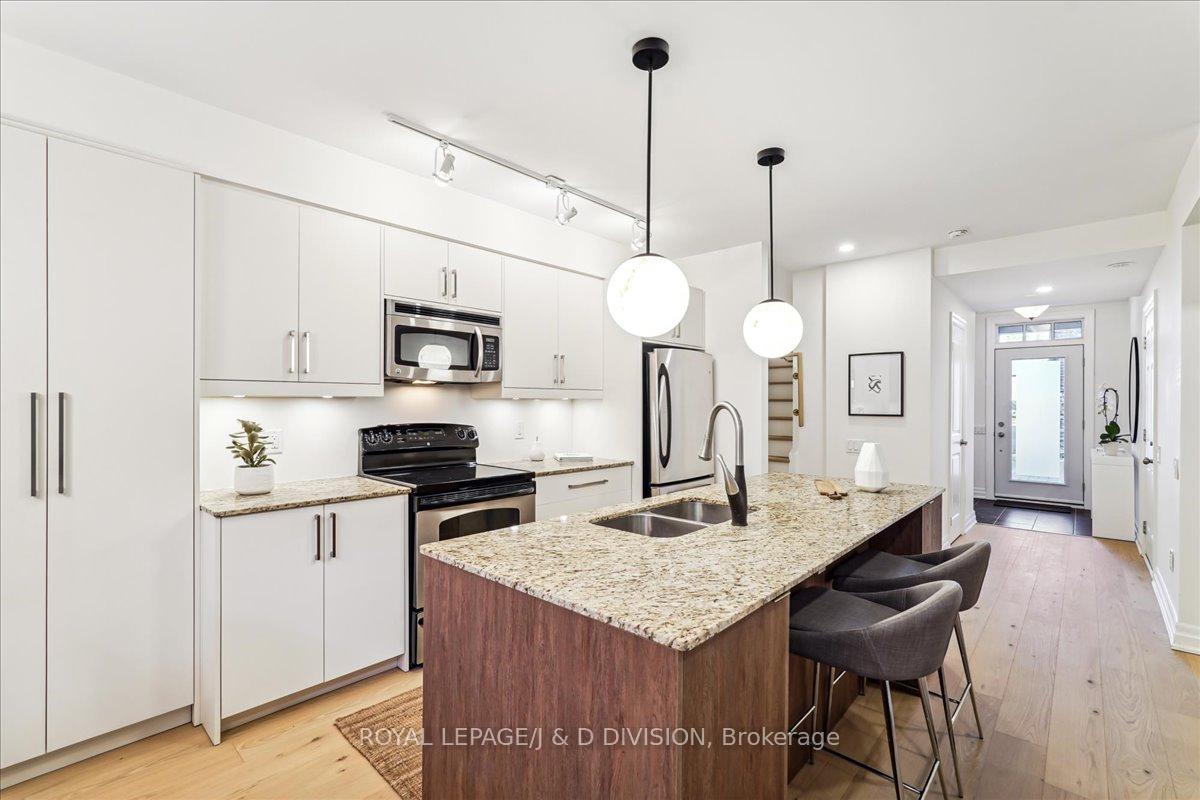 Photo 8 of 365B Roehampton Avenue, Toronto, Mount Pleasant East — HOMEH