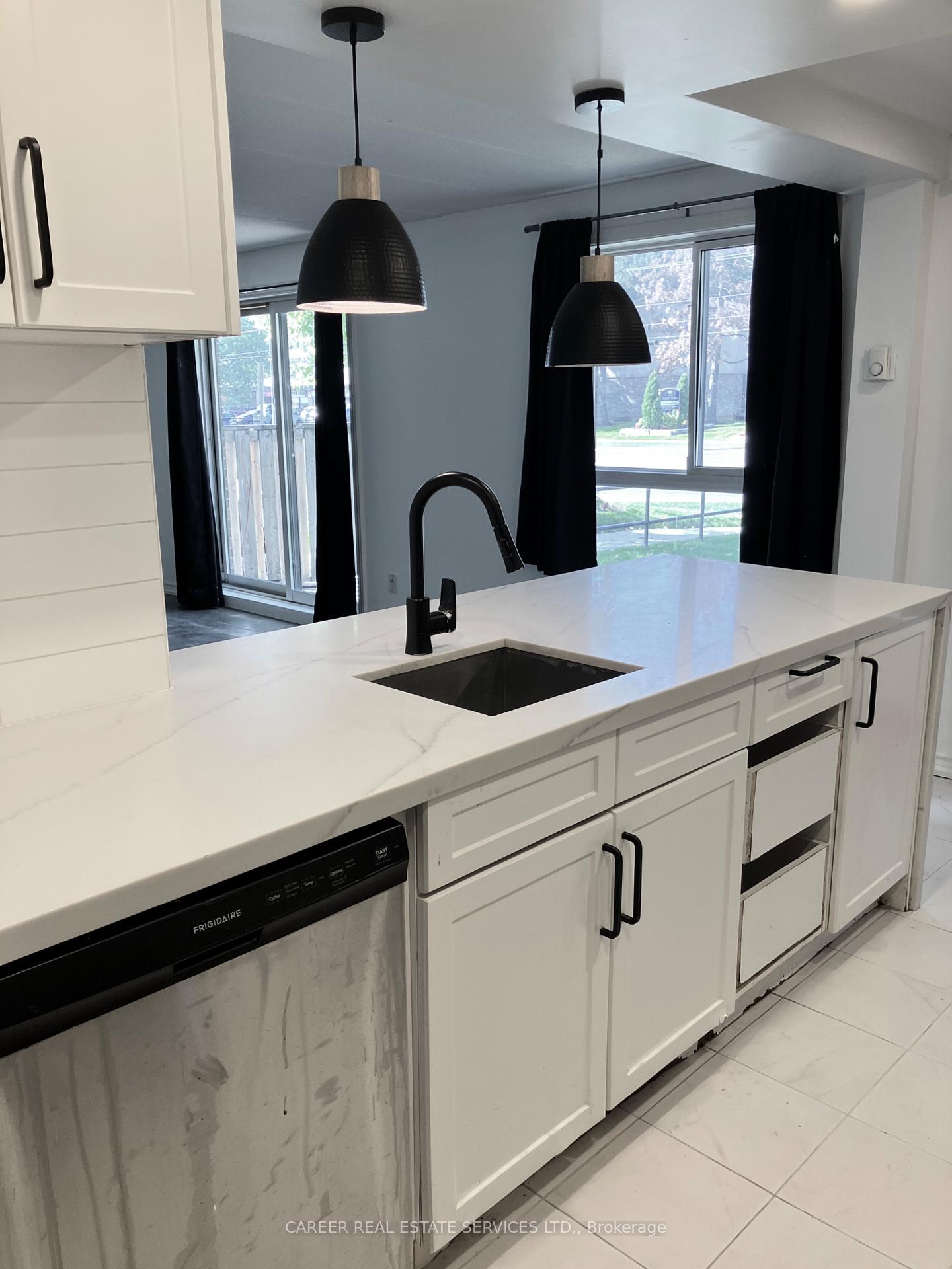 Photo 3 of Unit 90, 53 Taunton Road E, Oshawa, Centennial — HOMEH