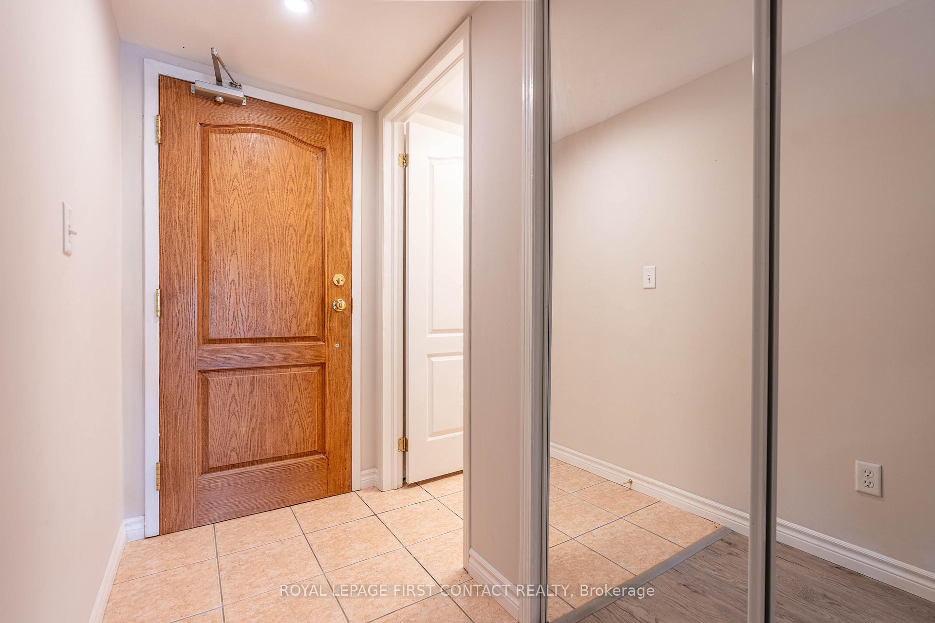 Photo 2 of Unit 103, 117 Edgehill Drive, Barrie, Letitia Heights — HOMEH