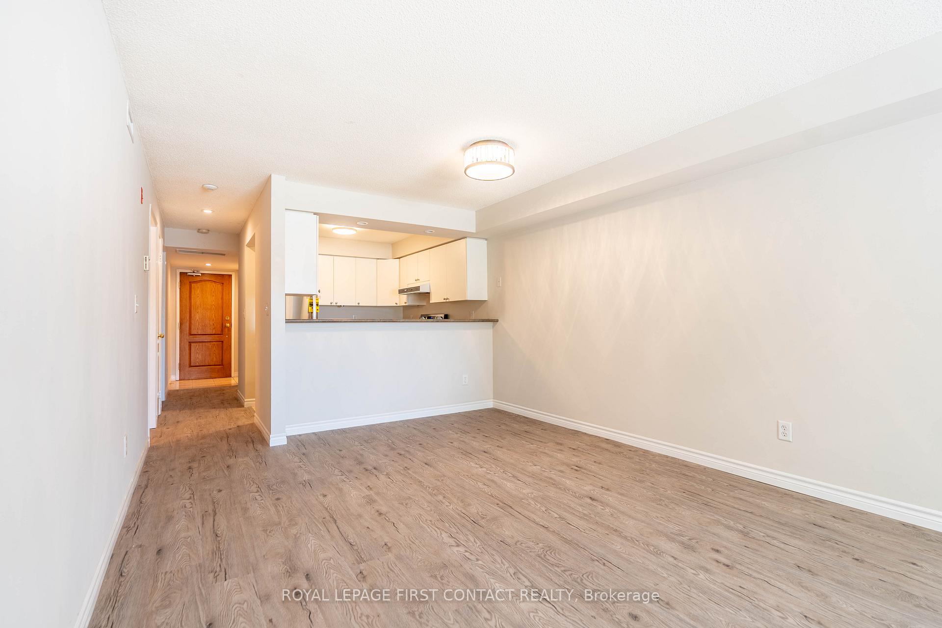 Photo 3 of Unit 103, 117 Edgehill Drive, Barrie, Letitia Heights — HOMEH