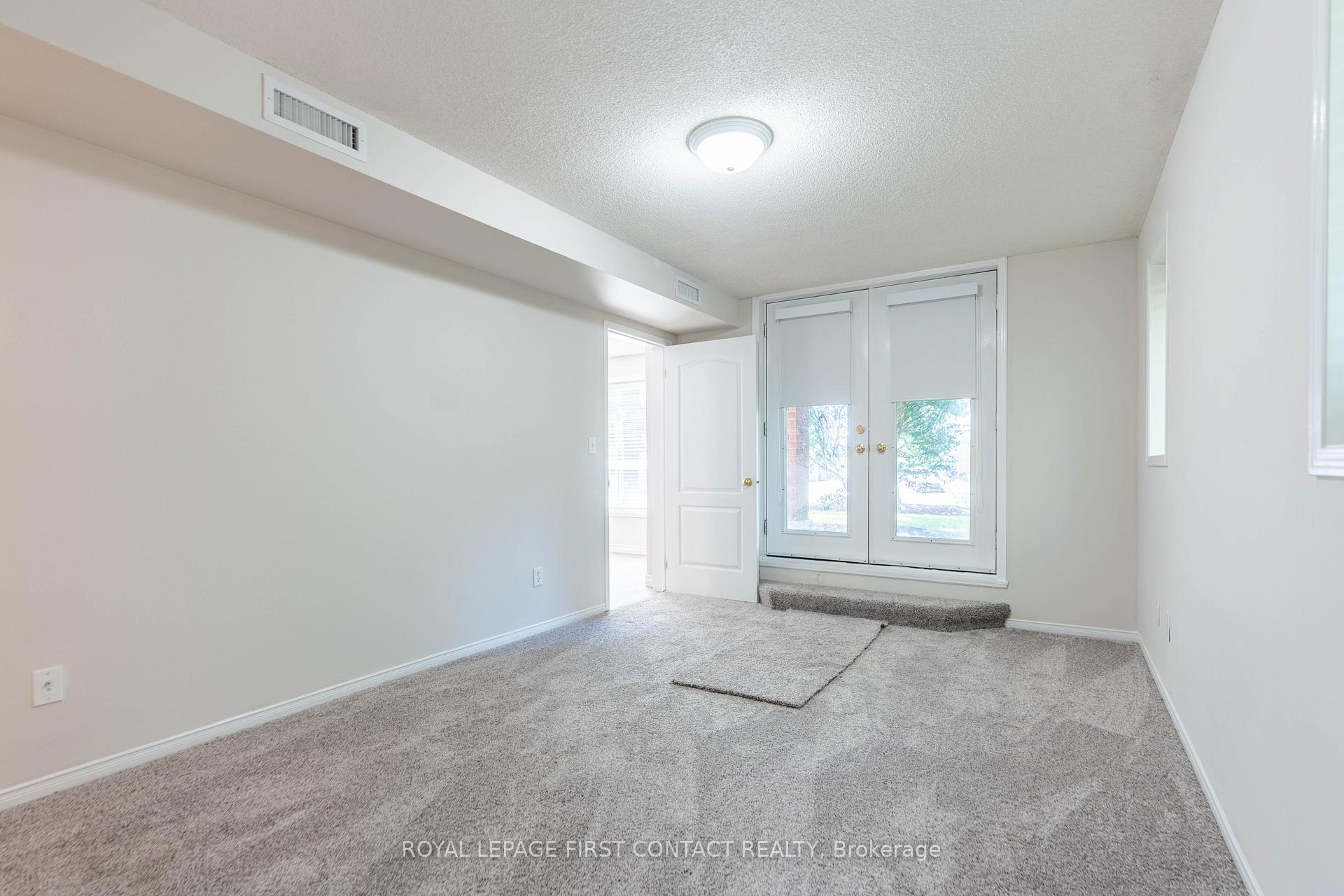 Photo 6 of Unit 103, 117 Edgehill Drive, Barrie, Letitia Heights — HOMEH
