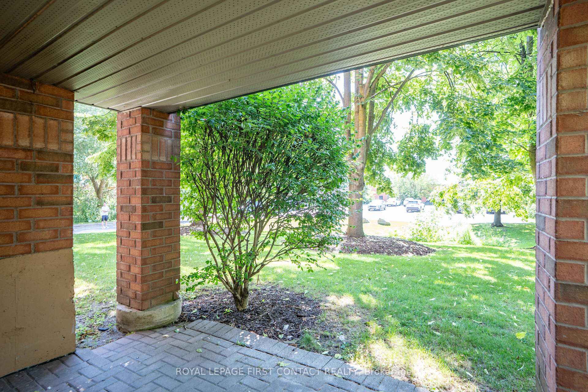 Photo 11 of Unit 103, 117 Edgehill Drive, Barrie, Letitia Heights — HOMEH