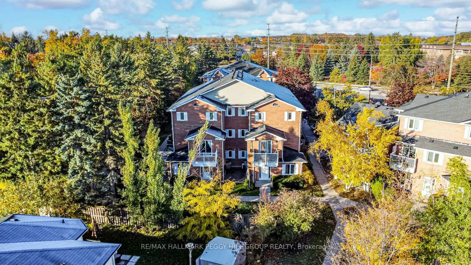Front of Unit 52, 508 Essa Road