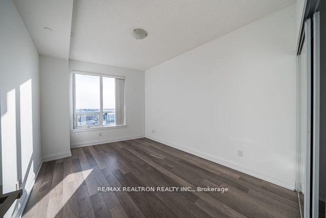 Photo 16 of Unit LPH305, 7171 Yonge Street, Markham, Grandview — HOMEH