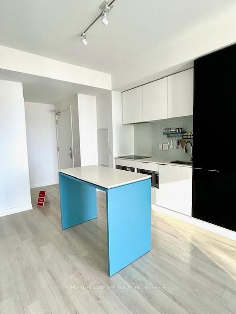 Photo 5 of Unit 1313, 33 Helendale Avenue, Toronto, Yonge-Eglinton — HOMEH