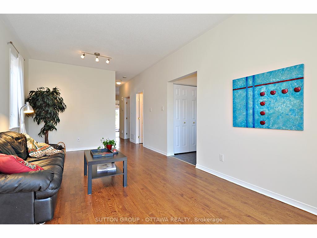 Photo 3 of 65 Whitestone Drive, Ottawa, Central Park — HOMEH