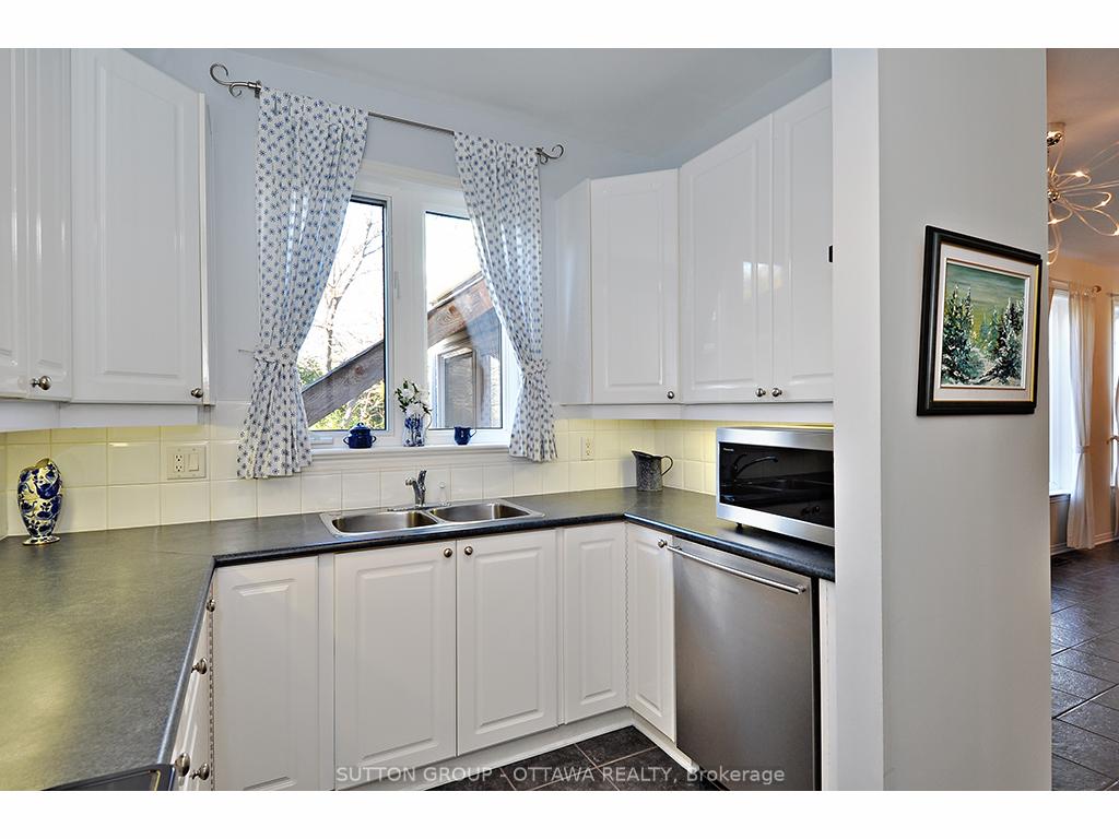 Photo 4 of 65 Whitestone Drive, Ottawa, Central Park — HOMEH
