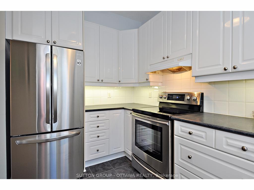 Photo 5 of 65 Whitestone Drive, Ottawa, Central Park — HOMEH