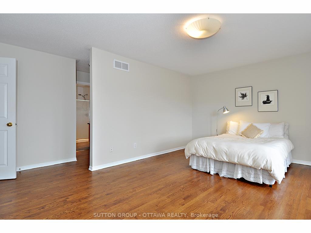 Photo 10 of 65 Whitestone Drive, Ottawa, Central Park — HOMEH