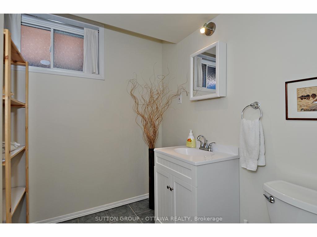 Photo 17 of 65 Whitestone Drive, Ottawa, Central Park — HOMEH