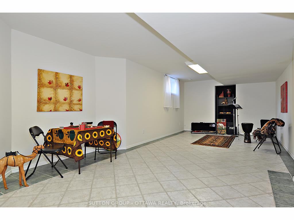 Photo 20 of 65 Whitestone Drive, Ottawa, Central Park — HOMEH